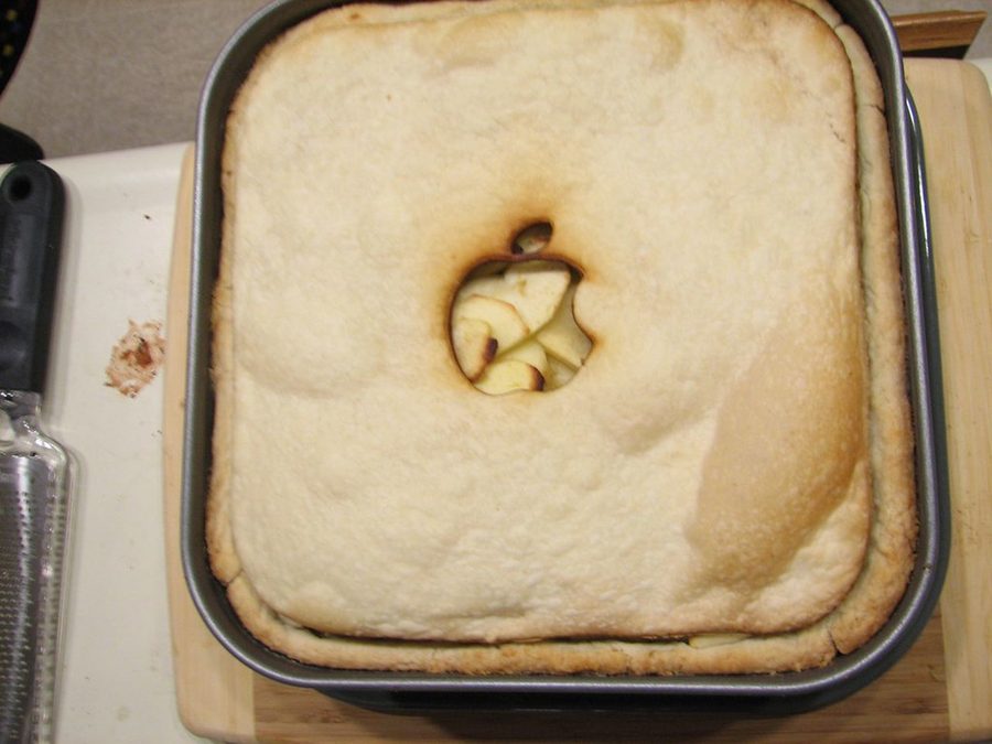 Открытый пирог с яблоками и корицей